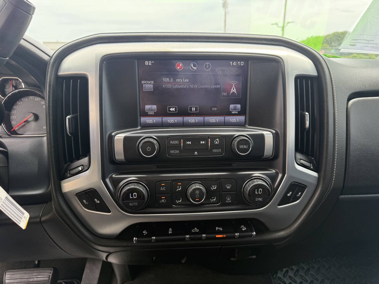 Used 2015 GMC Sierra 1500 SLT w/ SLT Preferred Package AWD/4WD image 18