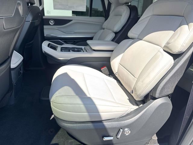 New 2026 Lincoln Navigator L Reserve AWD/4WD image 17