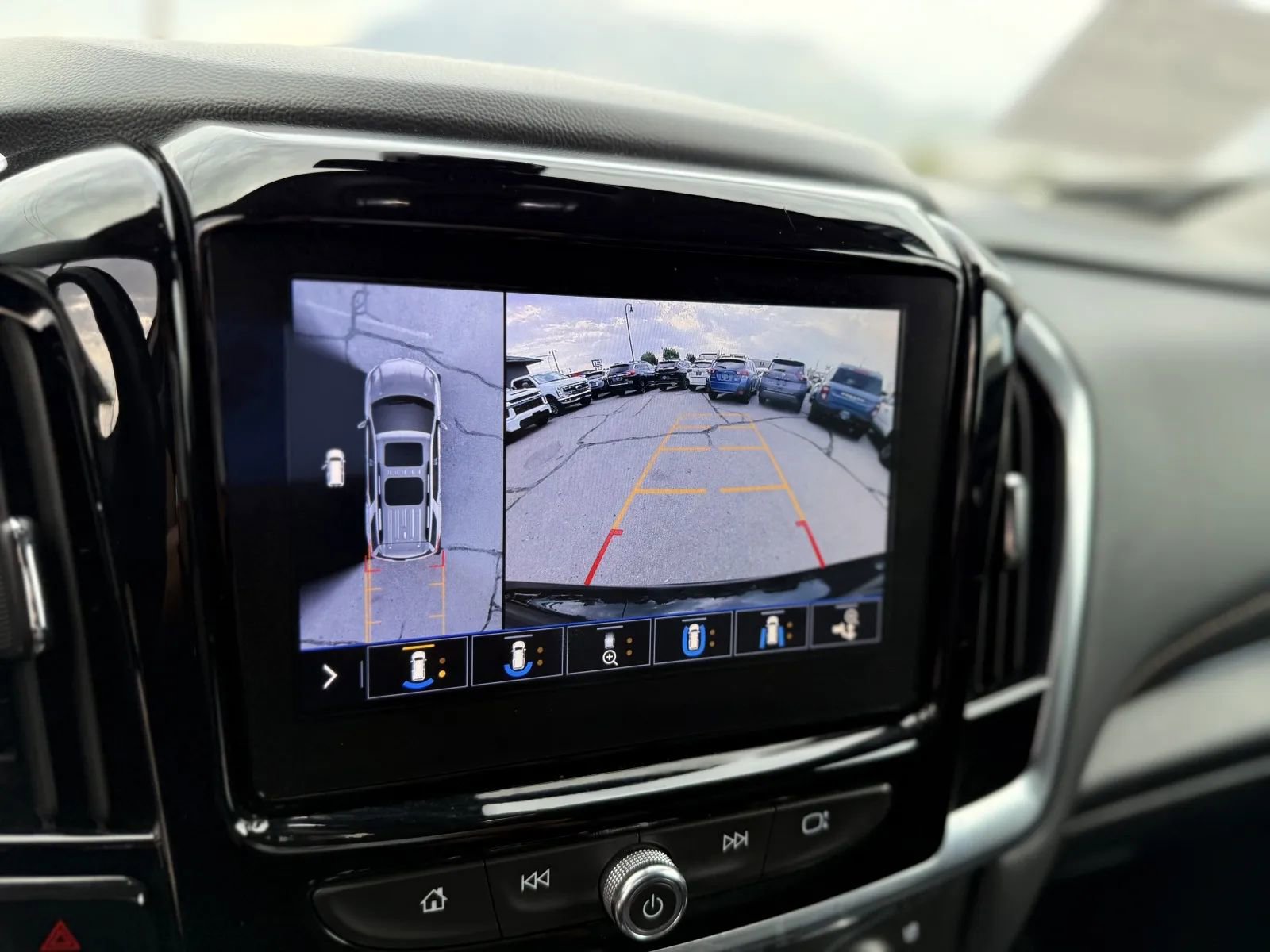 Used 2021 Chevrolet Traverse Premier w/ Redline Edition AWD/4WD image 39