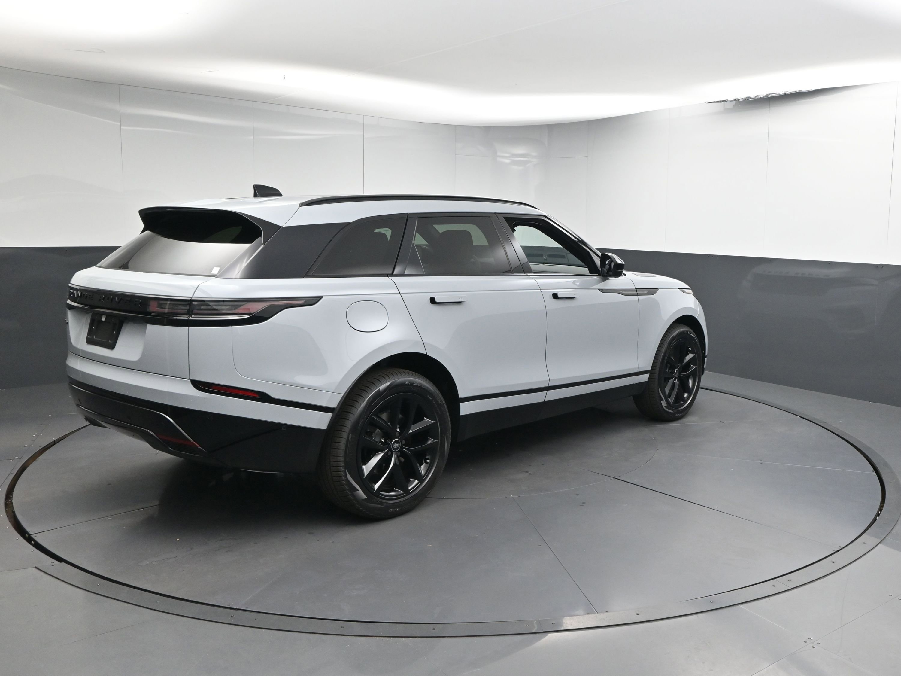 New 2026 Land Rover Range Rover Velar Dynamic SE image 22