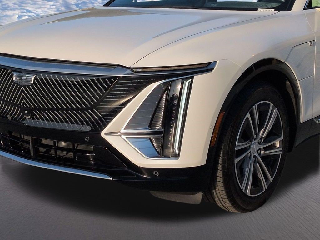 Certified 2024 Cadillac Lyriq Luxury AWD/4WD image 21