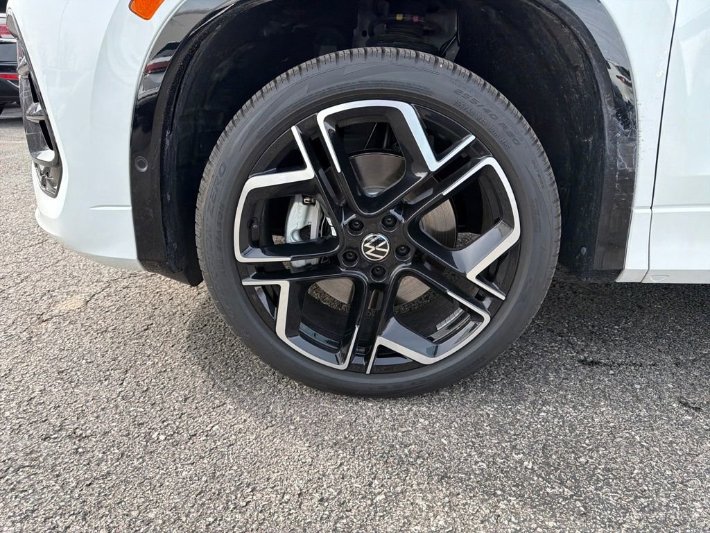 New 2026 Volkswagen Tiguan SEL R-Line image 30