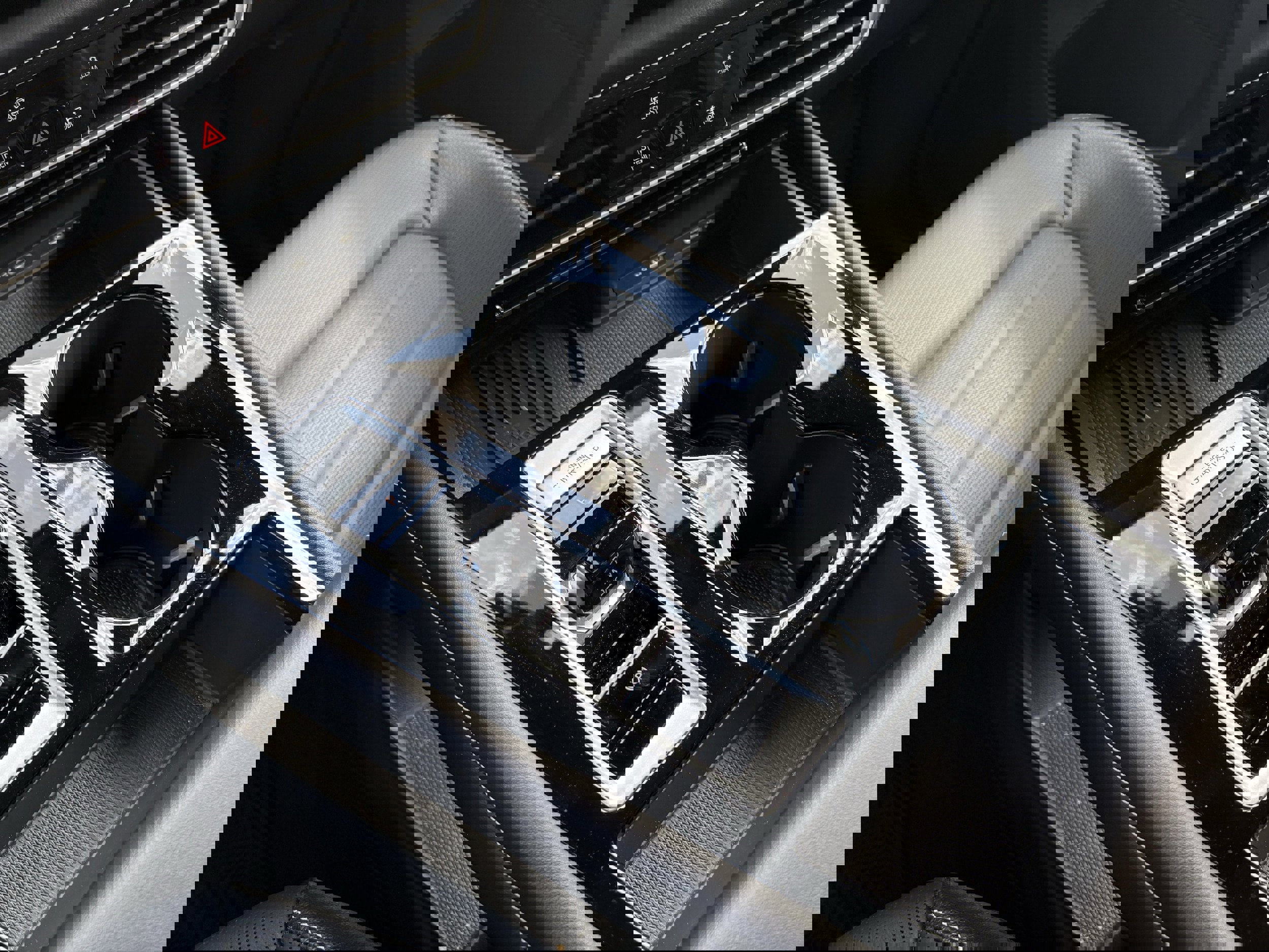 Used 2025 Volkswagen Atlas Cross Sport SEL R-Line image 21