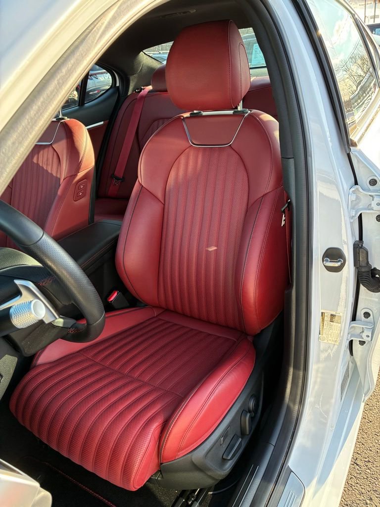 Used 2025 Genesis G70 3.3T Advanced image 17