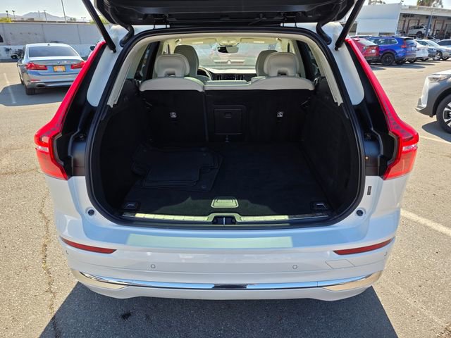 Used 2023 Volvo XC60 B5 Plus AWD/4WD image 14