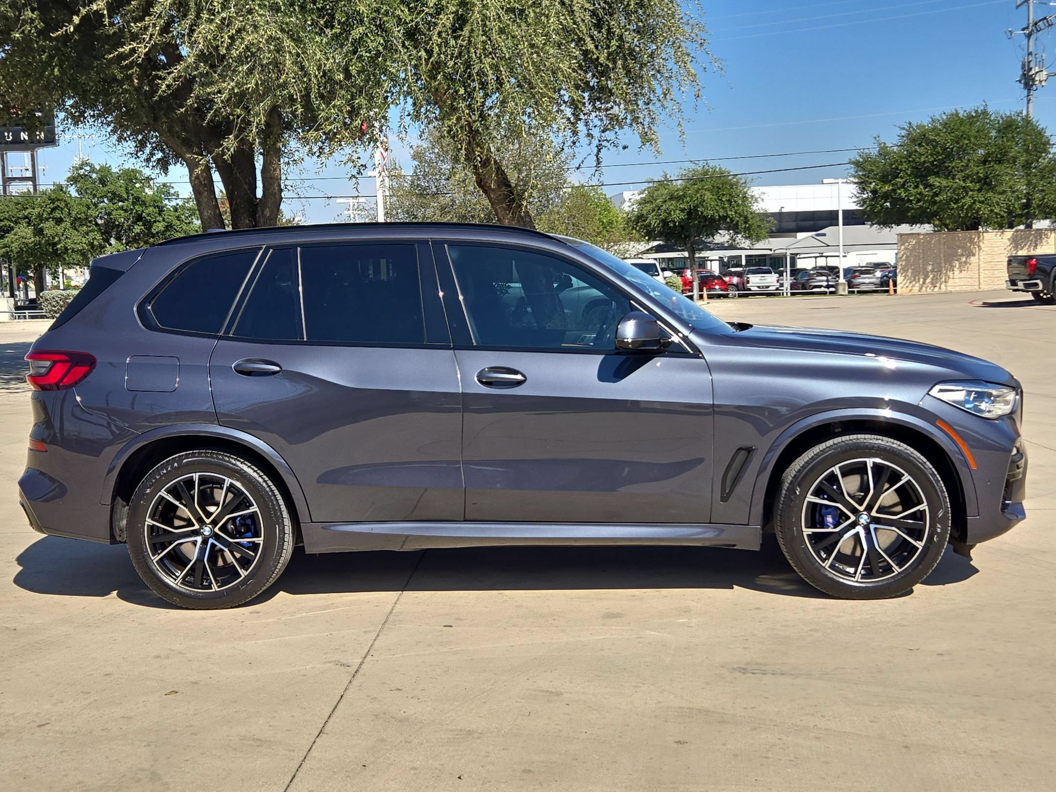 Used 2021 BMW X5 xDrive40i AWD/4WD image 2
