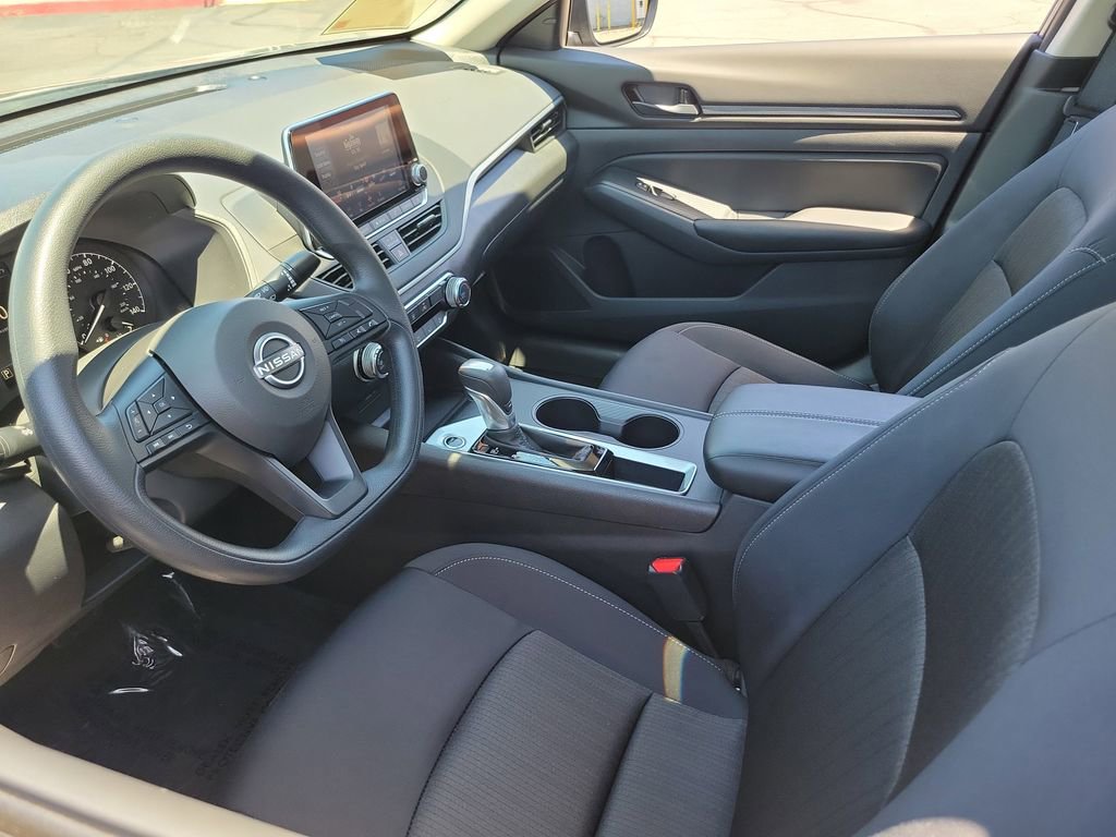 Used 2025 Nissan Altima 2.5 S FWD image 3