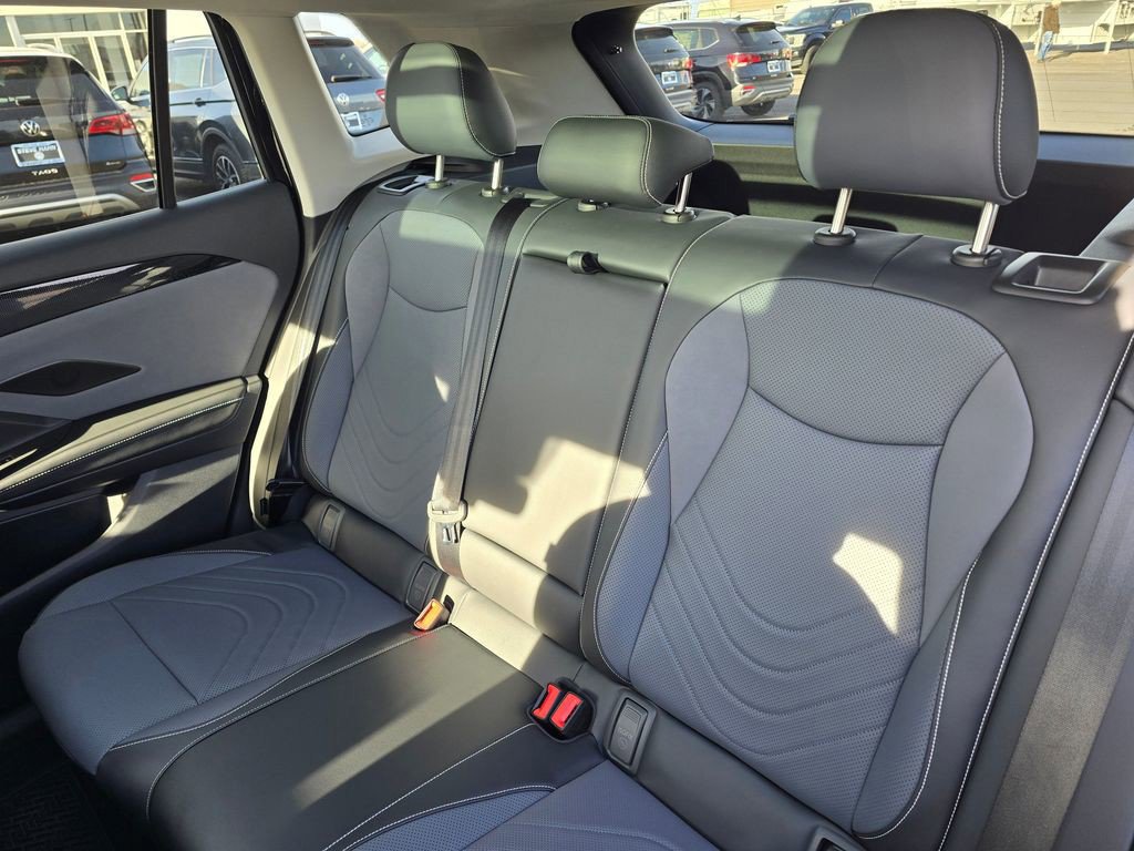New 2026 Volkswagen Tiguan SE AWD/4WD image 17