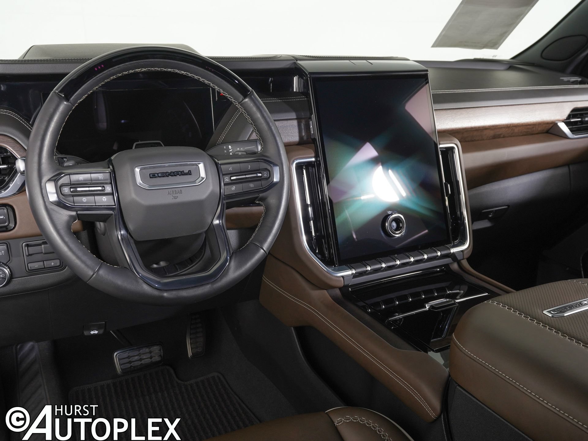 Used 2025 GMC Yukon Denali Ultimate AWD/4WD image 18