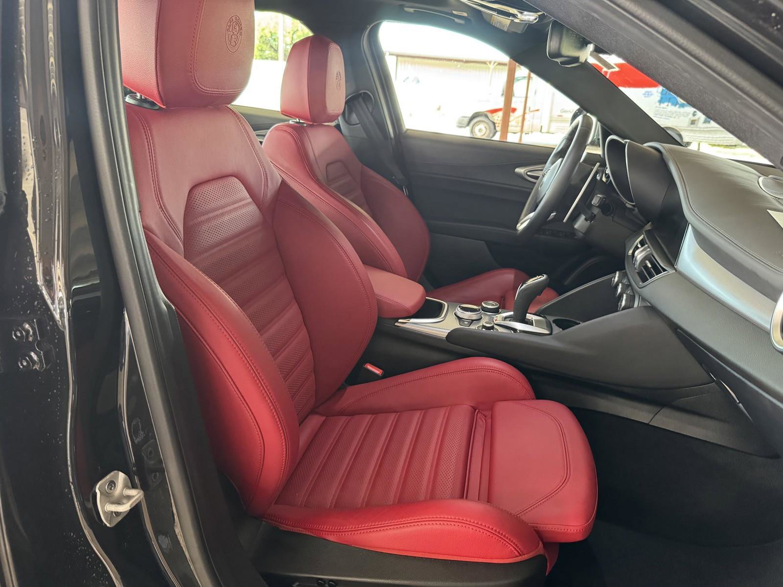 Used 2024 Alfa Romeo Giulia Veloce image 39