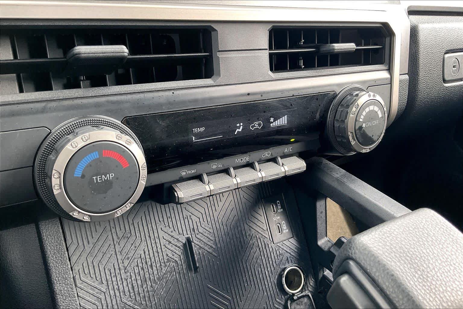 Used 2025 Toyota 4Runner SR5 AWD/4WD image 34