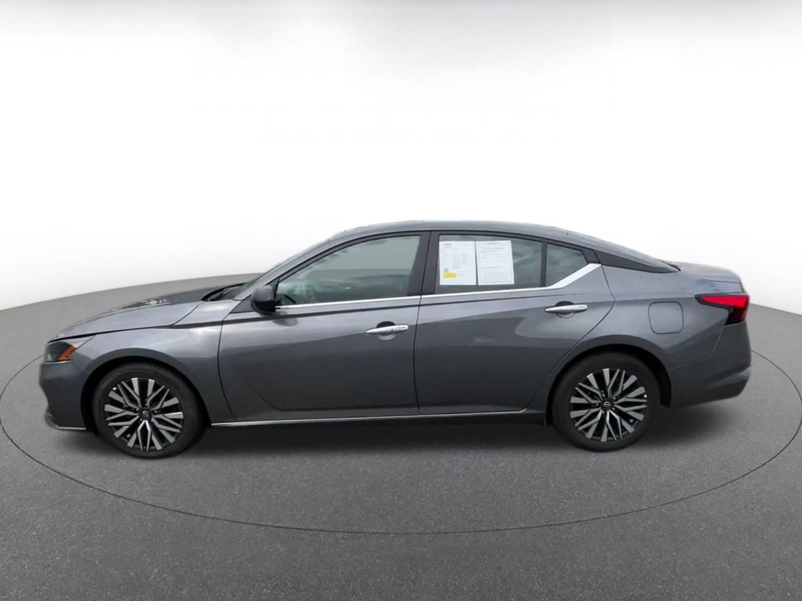 Used 2025 Nissan Altima 2.5 SV FWD image 8