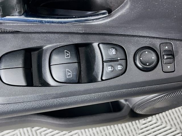 Used 2023 Nissan Kicks SV image 18