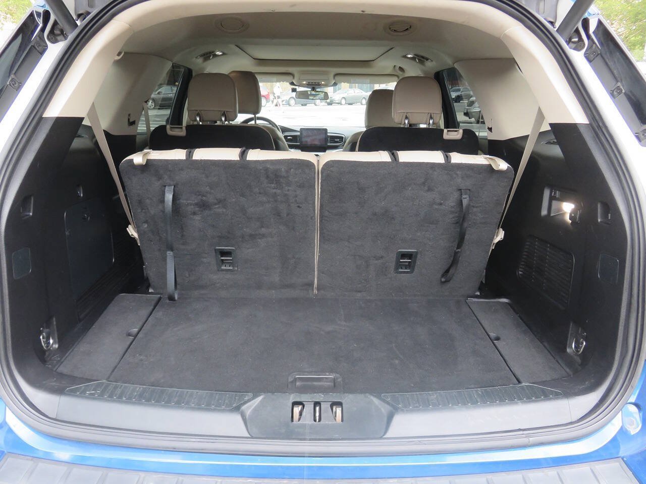 Used 2020 Ford Explorer XLT w/ Equipment Group 202A AWD/4WD image 30
