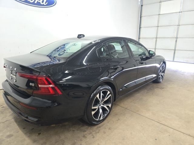 Used 2024 Volvo S60 B5 Core image 9