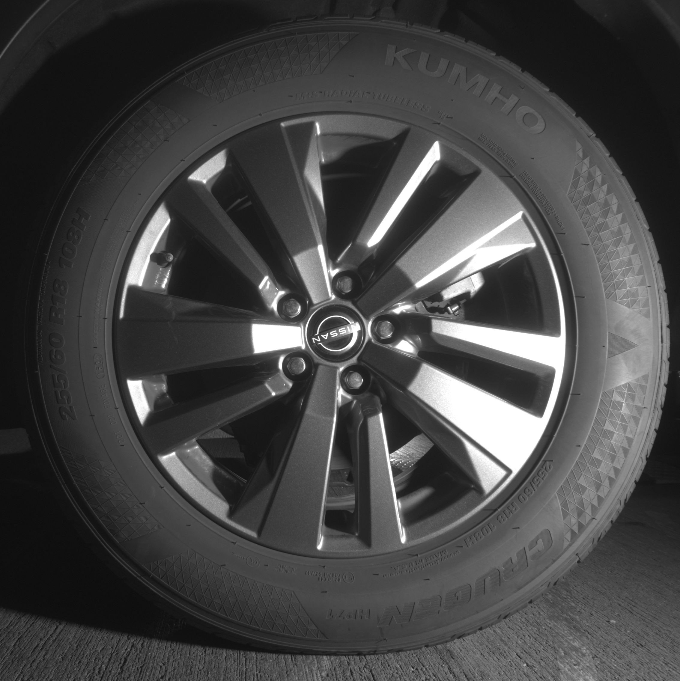 Used 2025 Nissan Pathfinder SV image 14