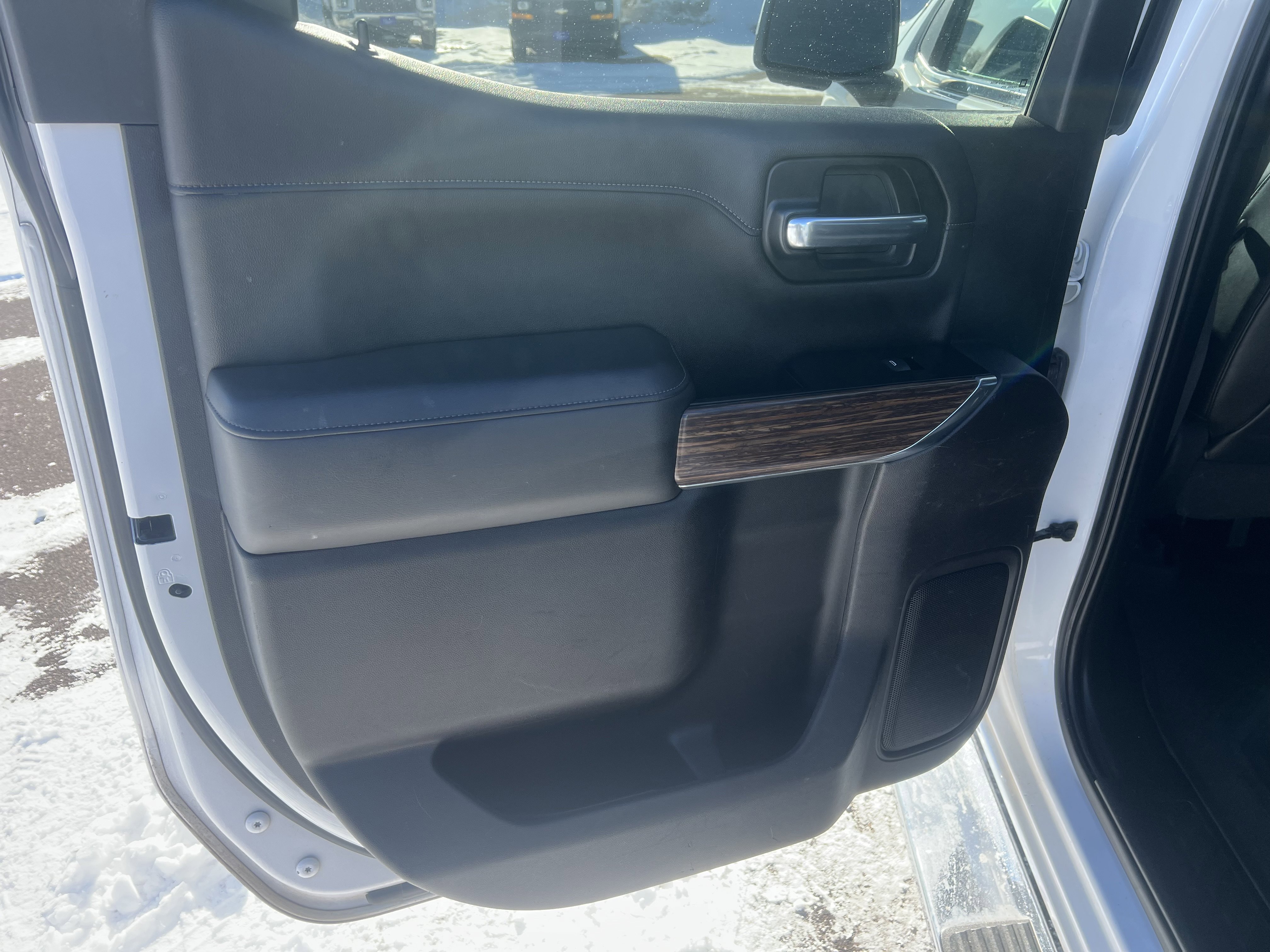 Used 2019 Chevrolet Silverado 1500 High Country w/ Technology Package image 12