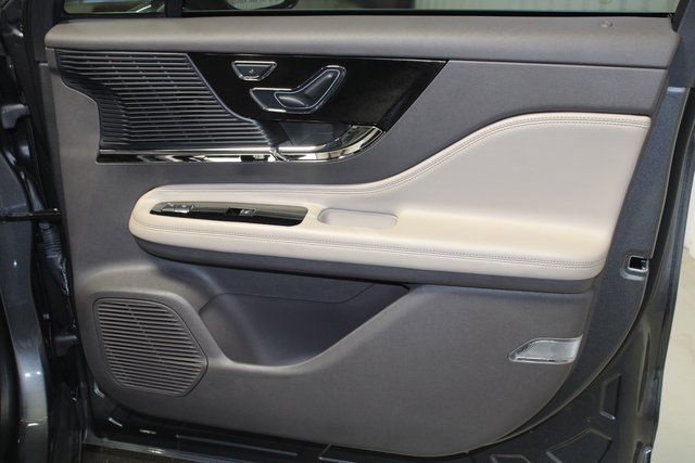 Used 2021 Lincoln Corsair FWD w/ Premium Package image 21