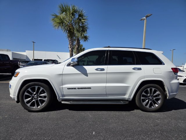 Used 2017 Jeep Grand Cherokee Overland w/ Jeep Active Safety Group AWD/4WD image 3