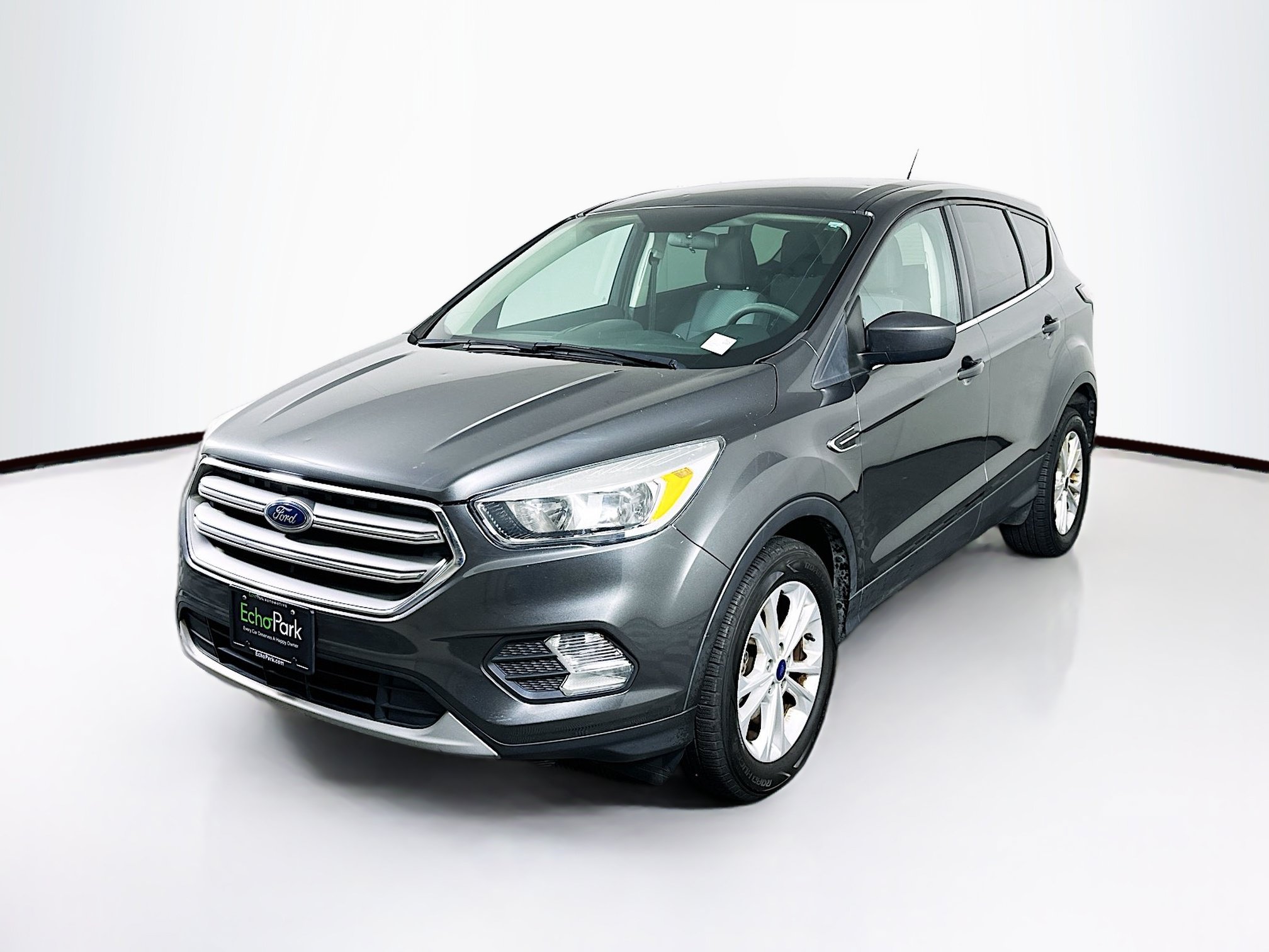 Used 2017 Ford Escape SE FWD image 3