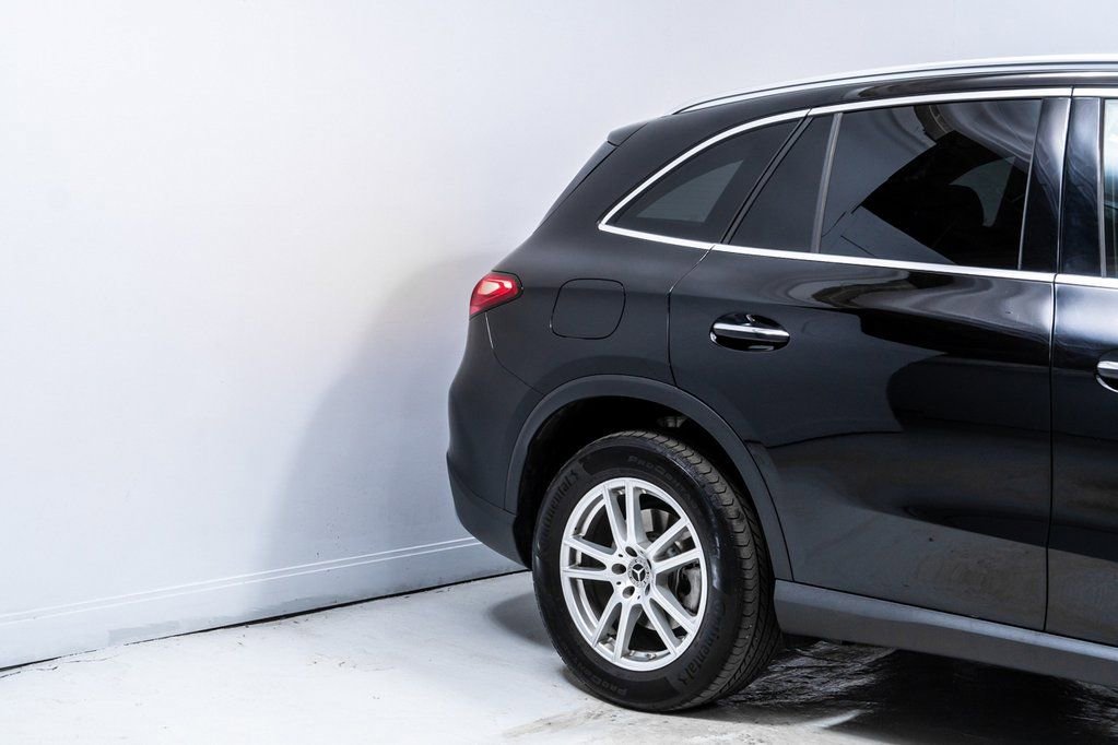 Used 2023 Mercedes-Benz GLC 300 4MATIC image 11