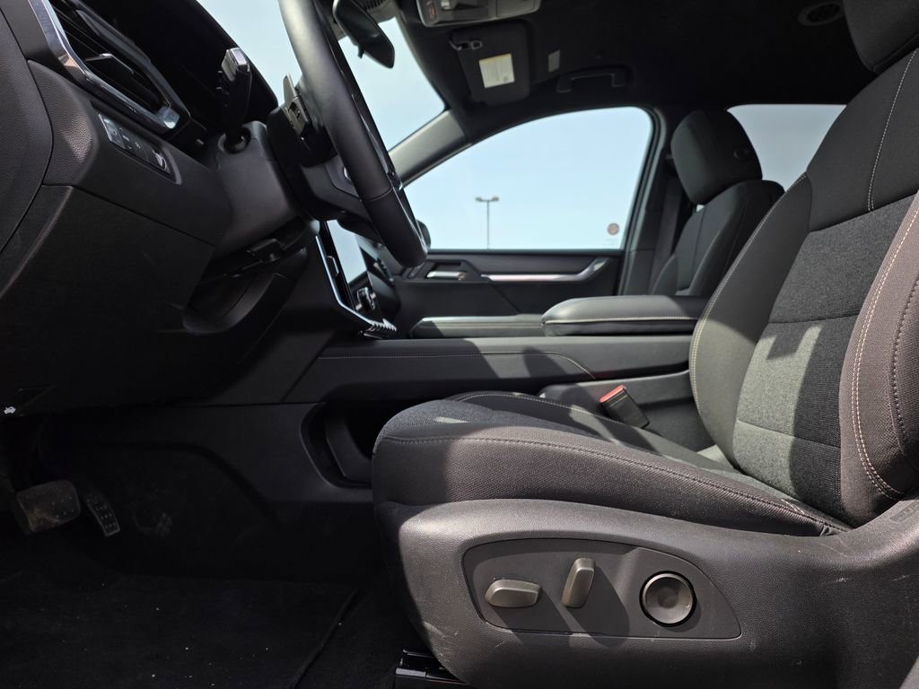 Used 2025 GMC Acadia Elevation image 11