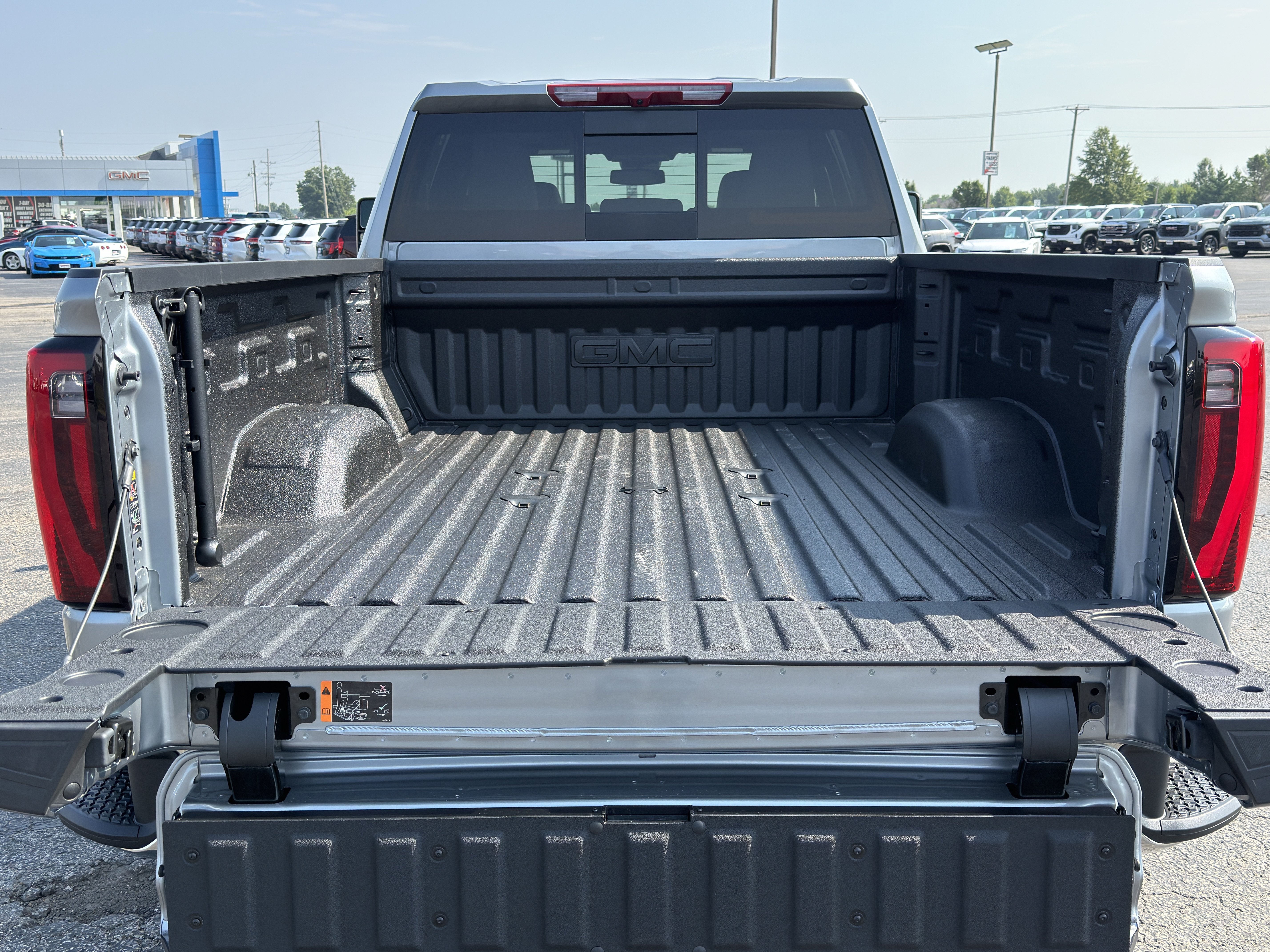 New 2026 GMC Sierra 2500 SLT w/ SLT Premium Package AWD/4WD image 12