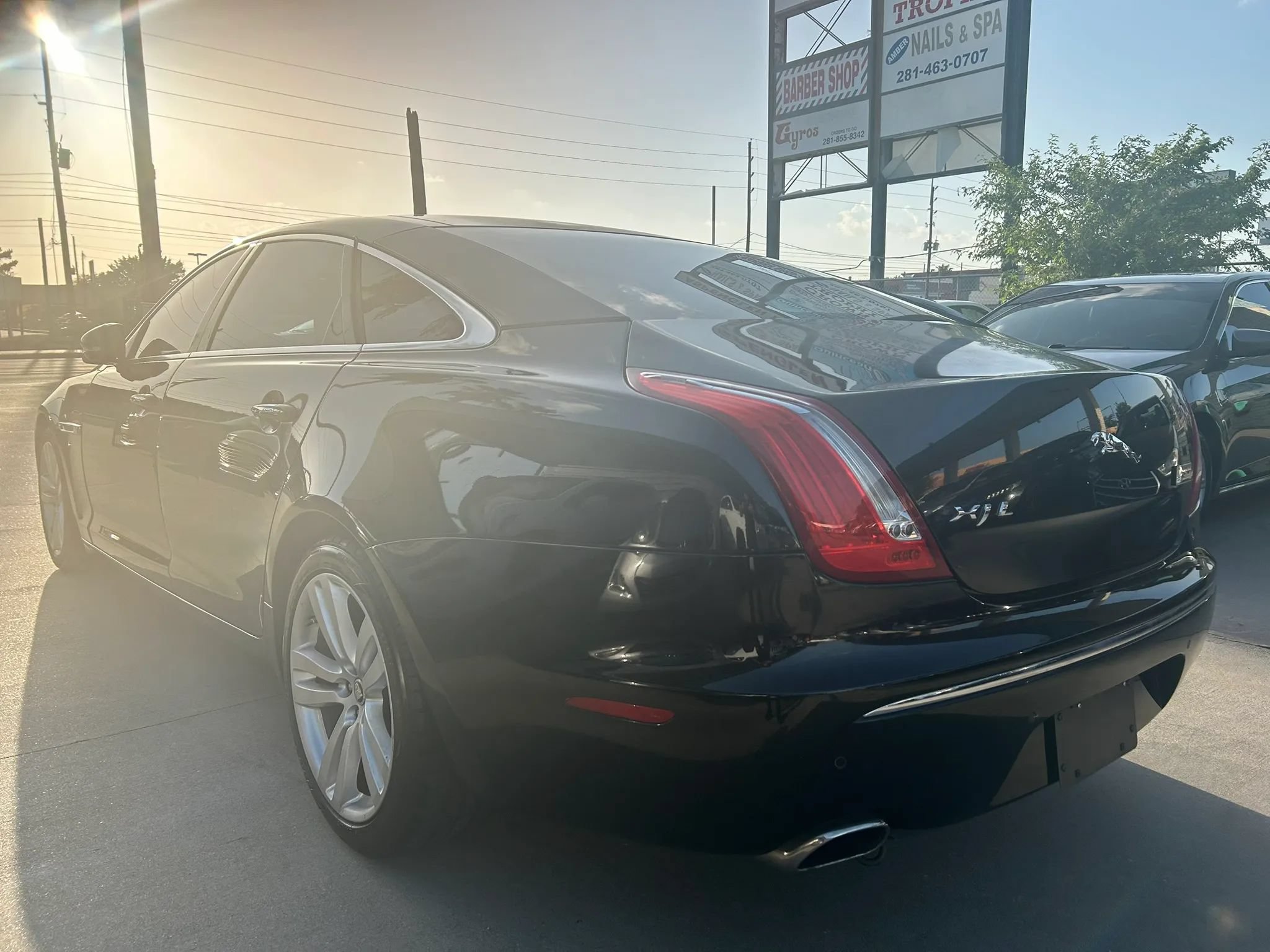Used 2011 Jaguar XJ L RWD image 3