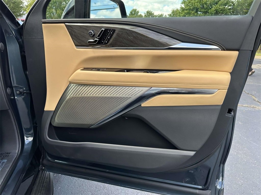 New 2026 Cadillac Escalade IQ Sport 2 w/ LPO, ONYX Package image 8