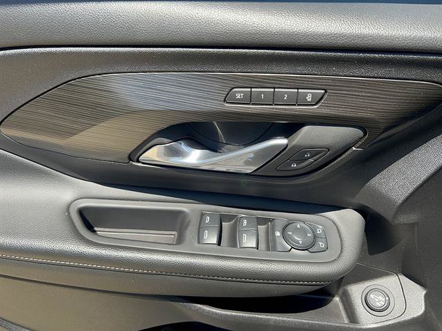 Used 2024 GMC Terrain SLT AWD/4WD image 29