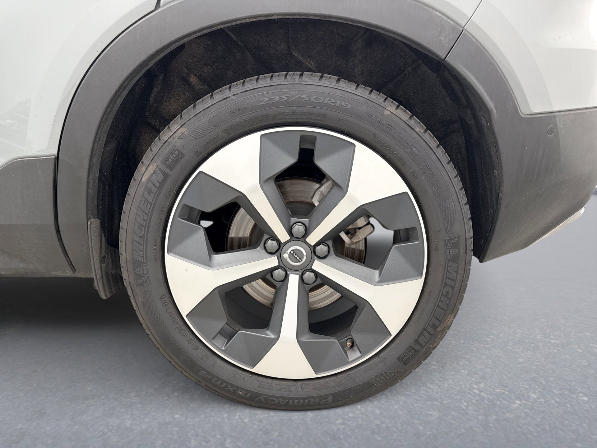 Used 2025 Volvo XC40 B5 Plus AWD/4WD image 13