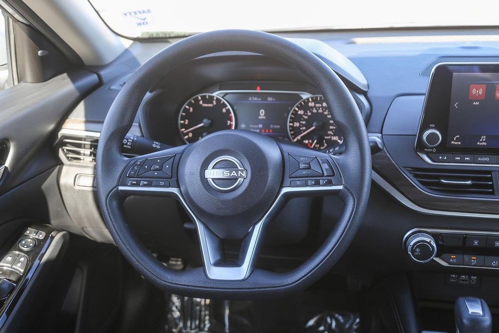 Used 2023 Nissan Altima 2.5 SV image 14
