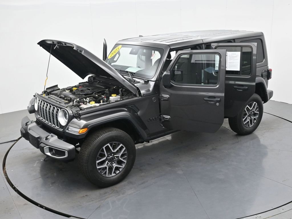 Used 2025 Jeep Wrangler Sahara AWD/4WD image 39
