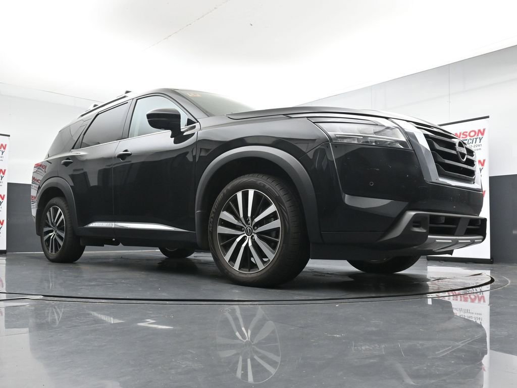 Used 2024 Nissan Pathfinder Platinum w/ Cargo Package image 39