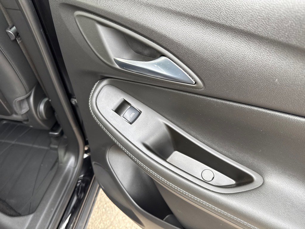 Used 2023 Buick Encore GX Essence w/ Experience Buick Package image 21