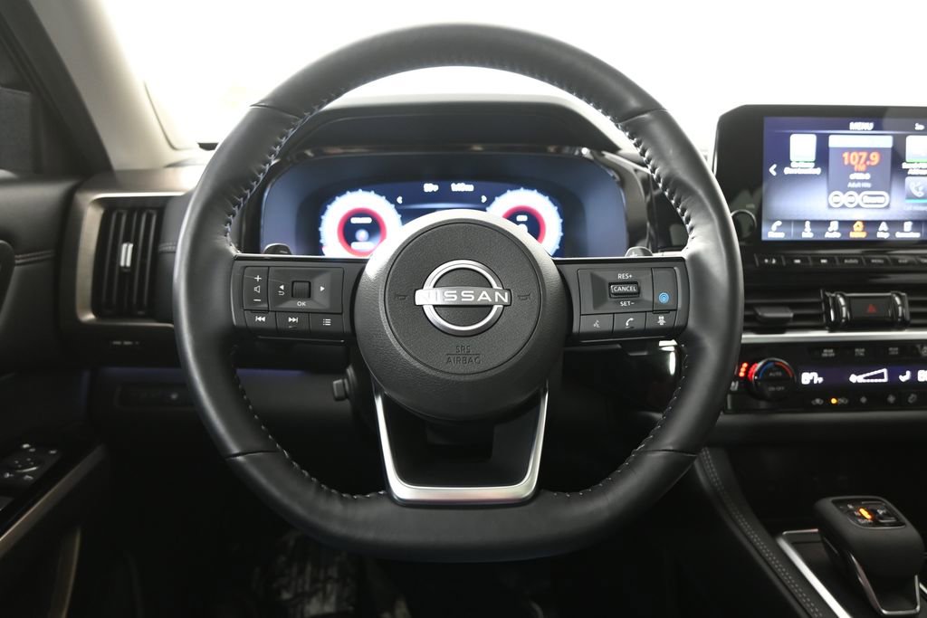 Used 2024 Nissan Pathfinder Platinum w/ Black Appearance Package AWD/4WD image 34
