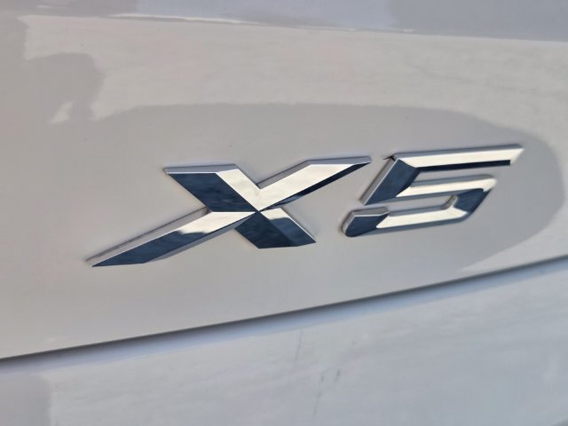 Used 2025 BMW X5 xDrive50e AWD/4WD image 17