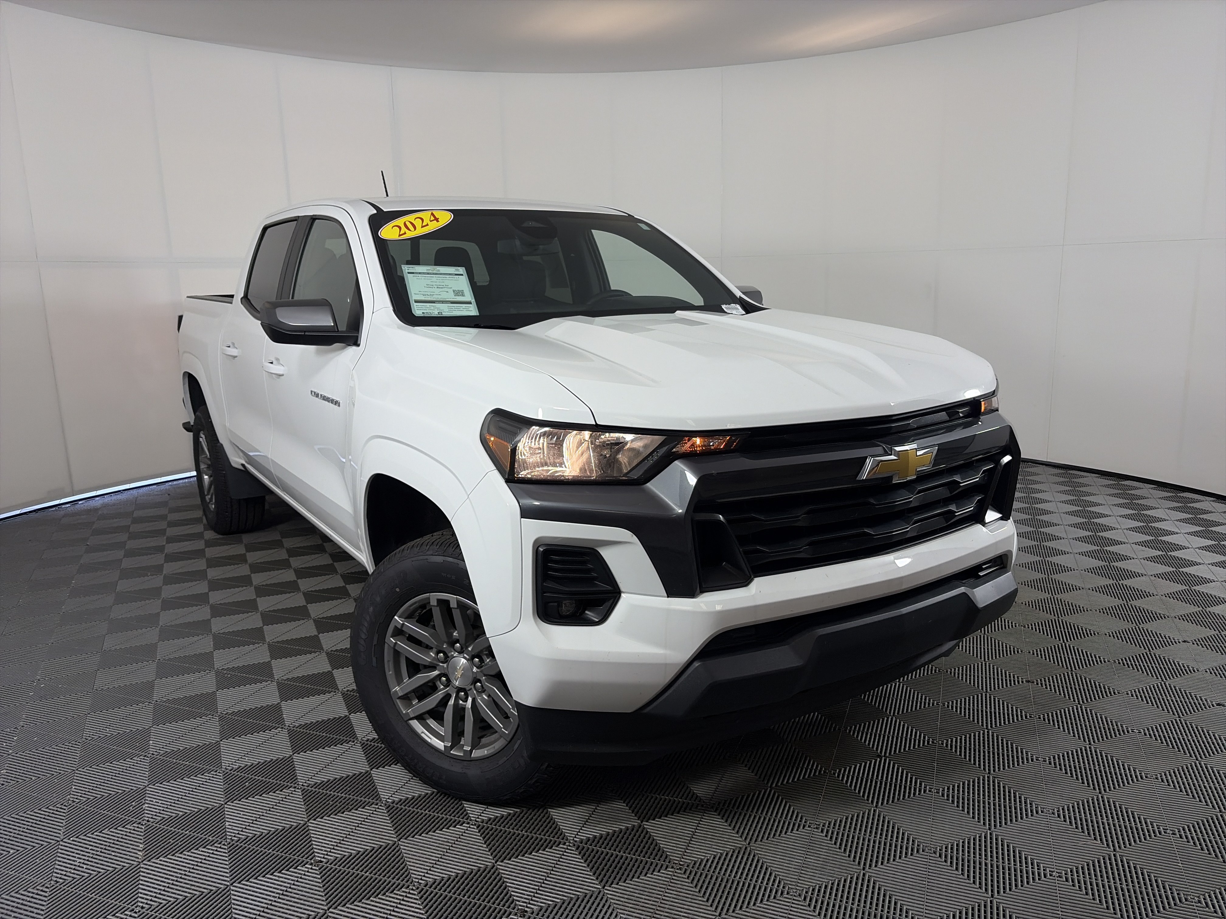 Certified 2024 Chevrolet Colorado LT w/ LT Convenience Package AWD/4WD image 1