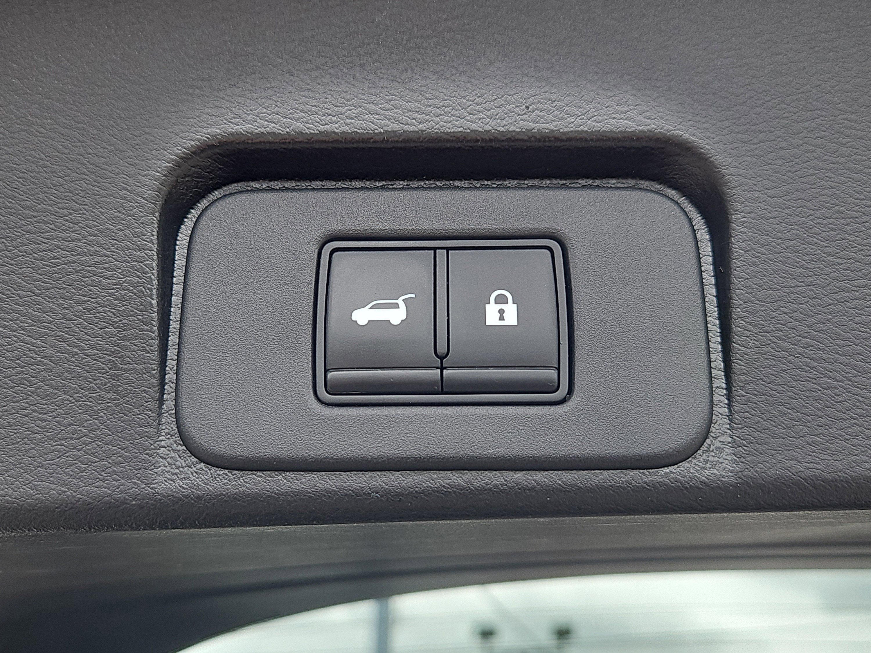 Used 2022 Nissan Rogue SV w/ SV Premium Package image 14