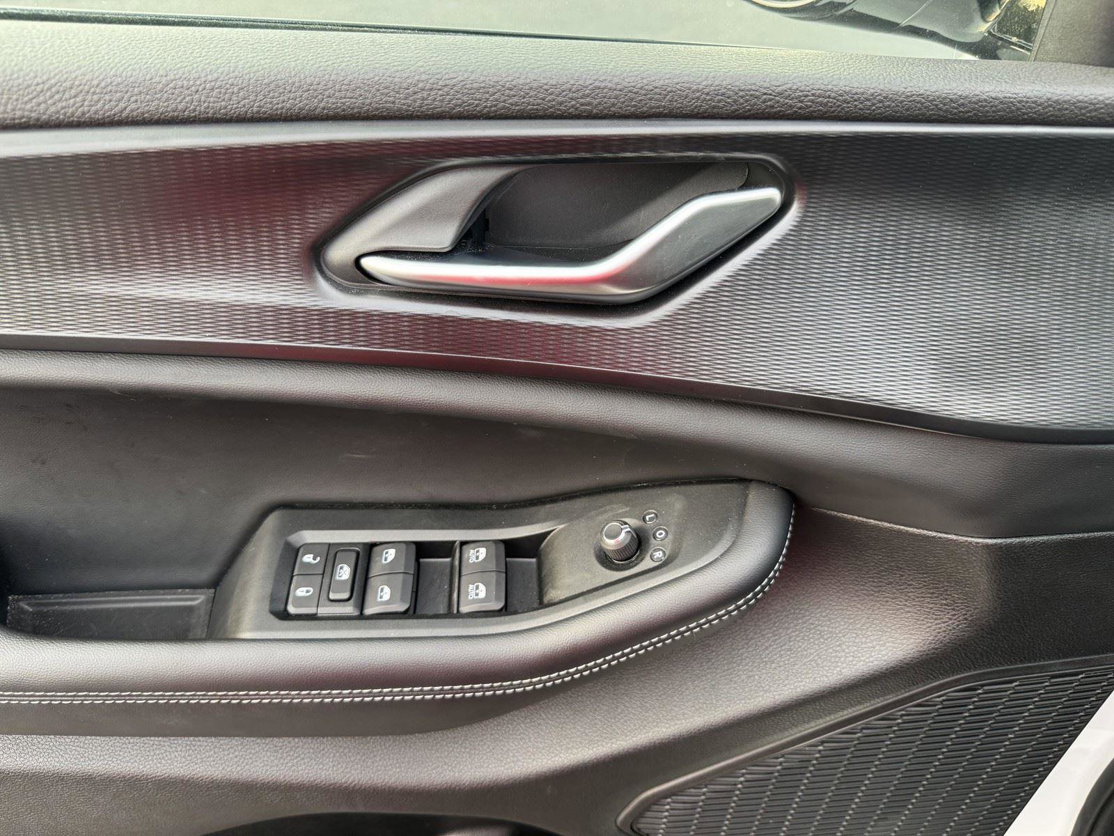 Used 2025 Jeep Grand Cherokee Altitude image 22