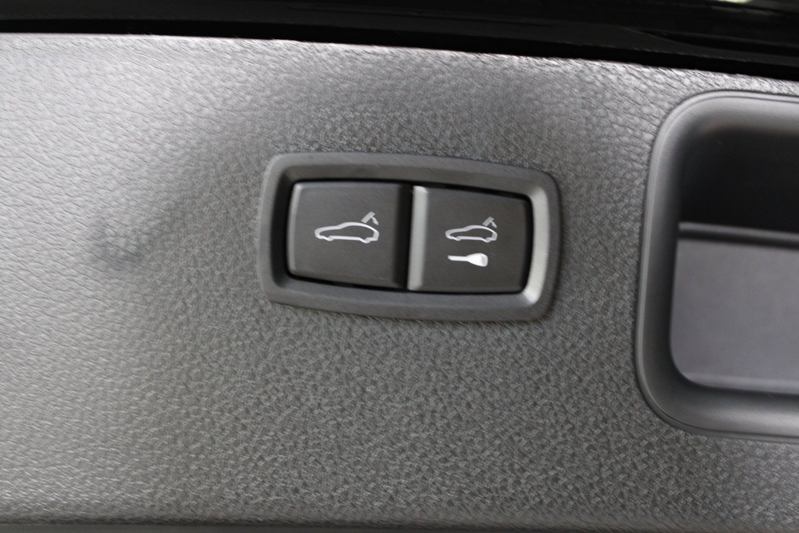 Used 2025 Porsche Macan image 18