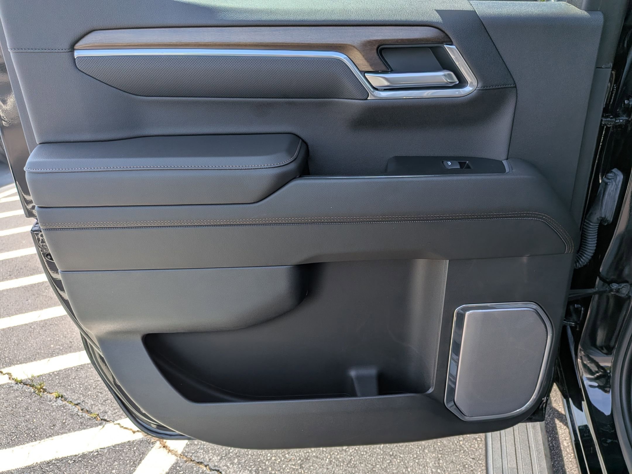 Used 2025 Chevrolet Silverado 1500 High Country w/ Midnight Edition image 28