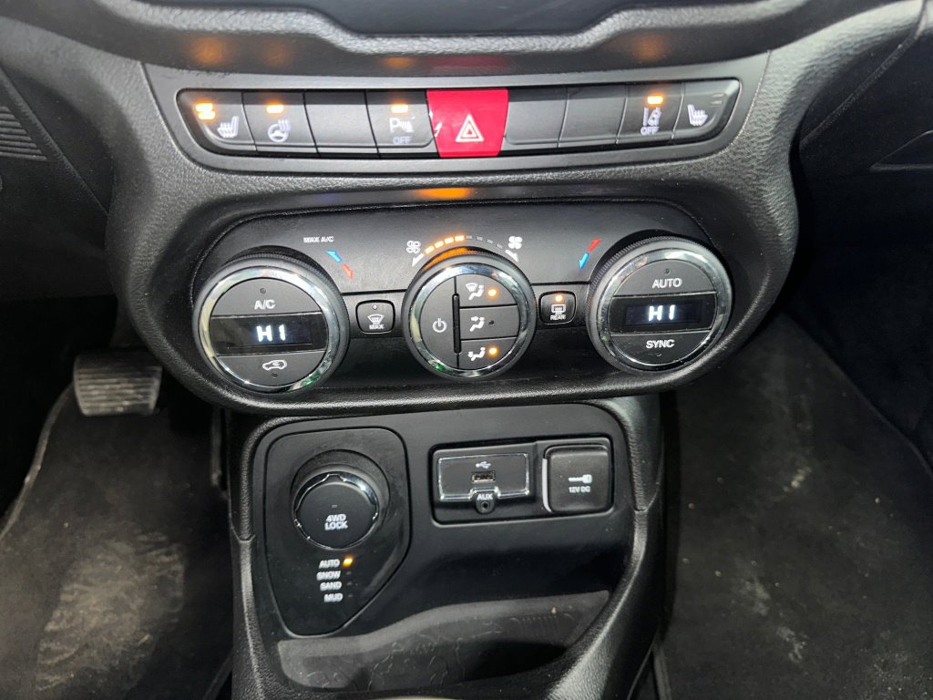 Used 2015 Jeep Renegade Limited image 14