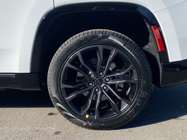 New 2026 Jeep Grand Wagoneer Summit w/ Rear Seat Video Group I image 17