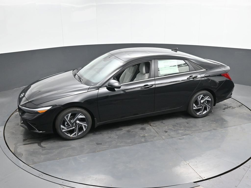 Used 2025 Hyundai Elantra Limited FWD image 44