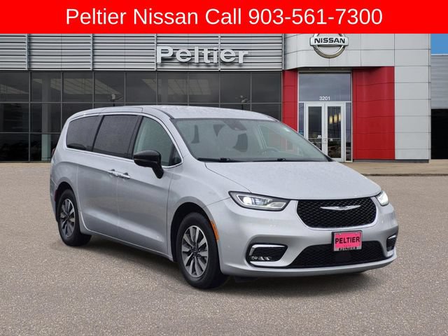 Used 2024 Chrysler Pacifica Limited FWD image 1