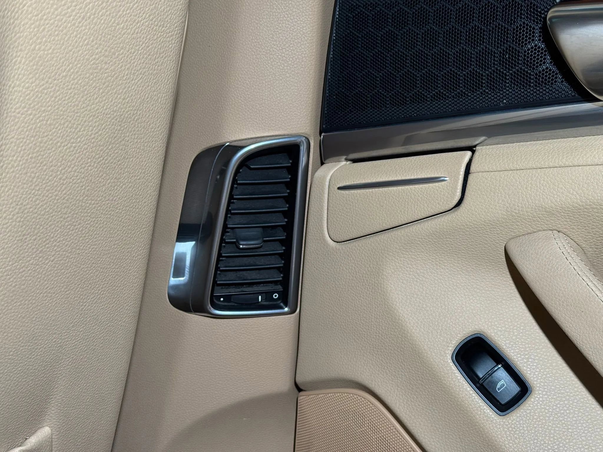 Used 2012 Porsche Panamera S image 45