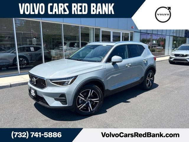 Used 2025 Volvo XC40 B5 Core