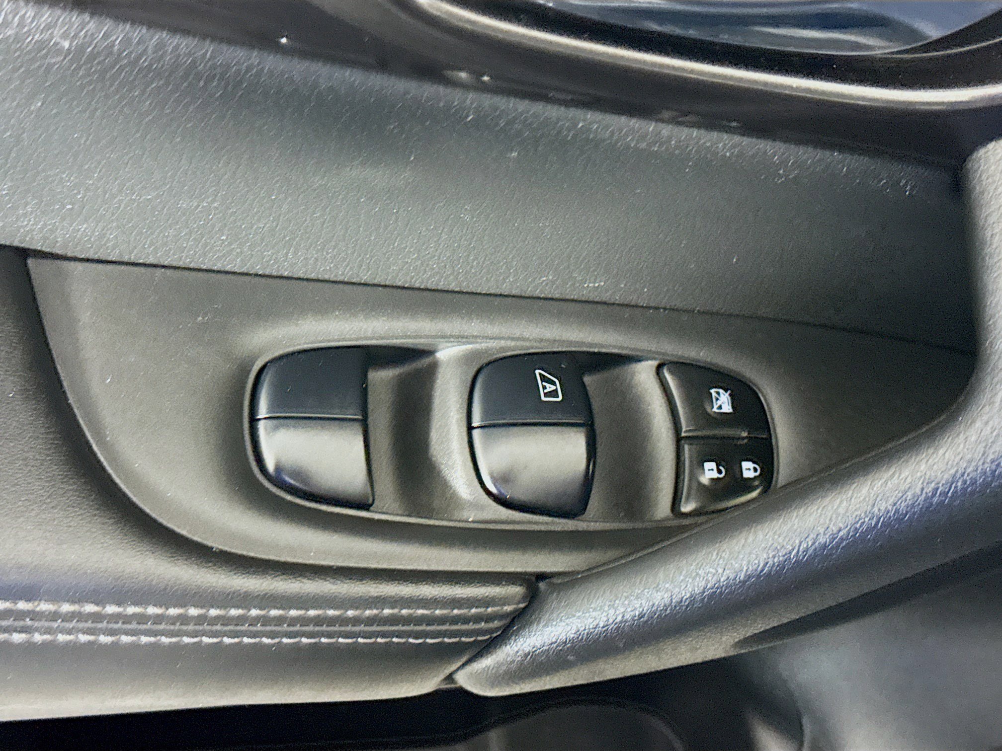 Used 2019 Nissan Rogue SV w/ Premium Package FWD image 24