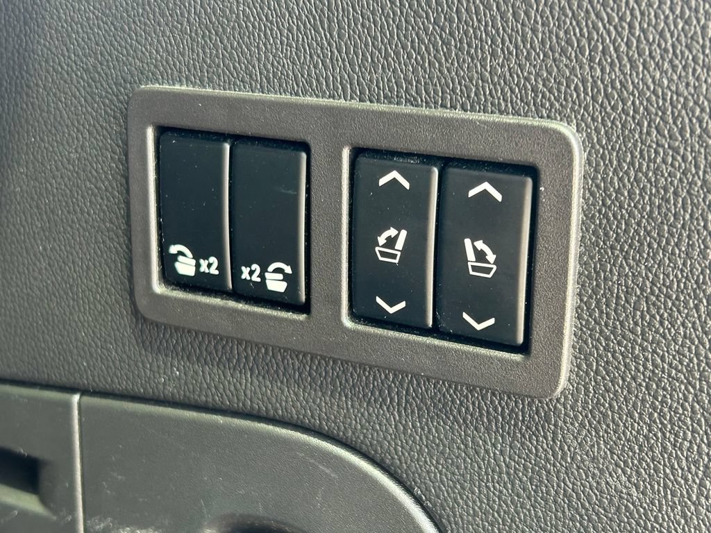 Used 2017 GMC Yukon Denali RWD image 14